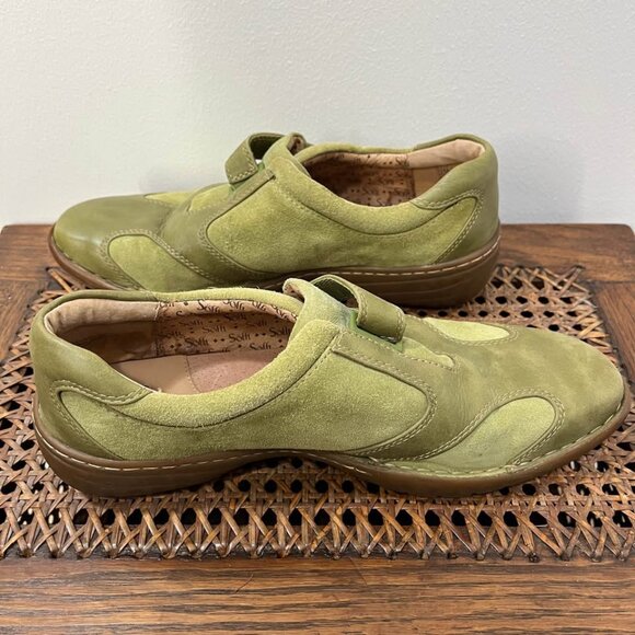 Size 9.5 Sofft Leather + Suede Two Tone Green Strap Closure Shoes - Picture 3 of 6